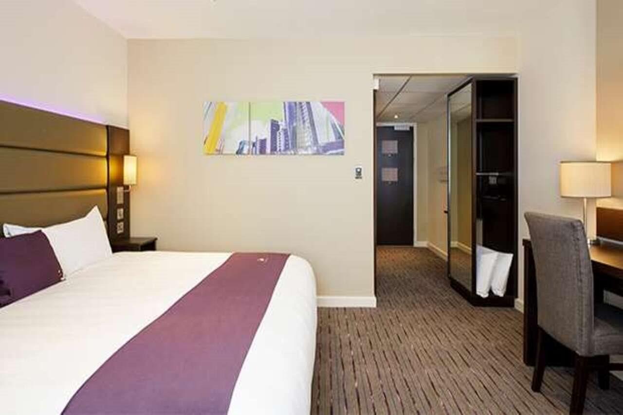Premier Inn Dundee North Exteriör bild