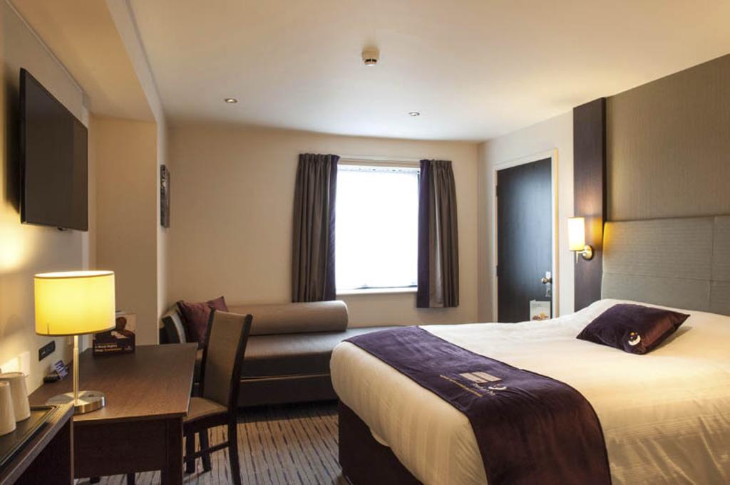 Premier Inn Dundee North Exteriör bild