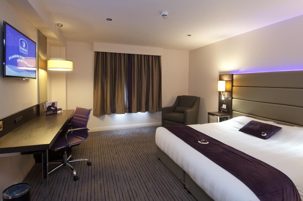 Premier Inn Dundee North Exteriör bild