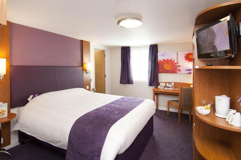 Premier Inn Dundee North Exteriör bild